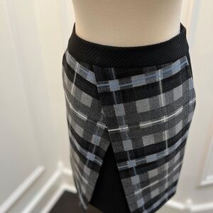 Karen Millen Asymetrical Aline Plaid Skirt with pockets, size 4 US